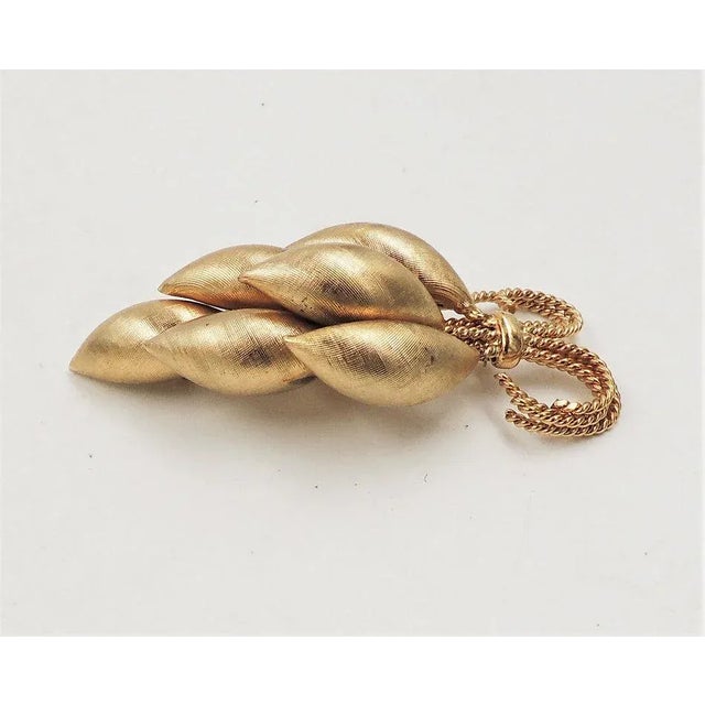 Vintage 1950s Signed Napier Goldtone Florentine Finish Radish Cluster Brooch For Sale In Philadelphia - Image 6 of 10
