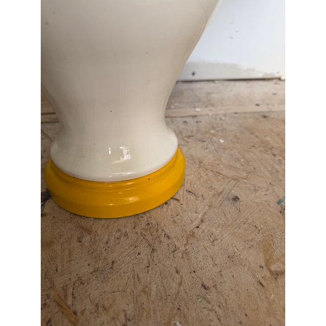 Mid 20th Century Vintage Yellow Pleated Ginger Jar Table Lamp For Sale - Image 5 of 7