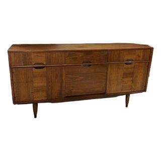 Kroehler Custom Crafter Walnut Credenza, Mid-Century Modern, MCM Circa 1960s For Sale