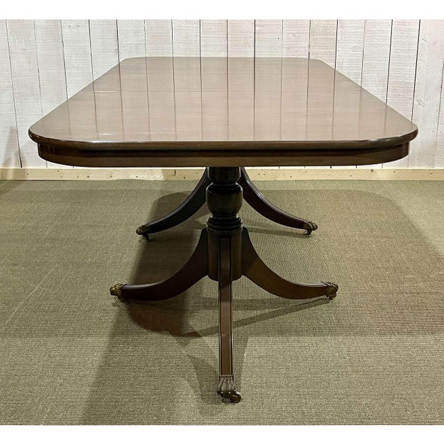 English Regency Walnut Table with 1 Extension, 1950s For Sale - Image 4 of 14