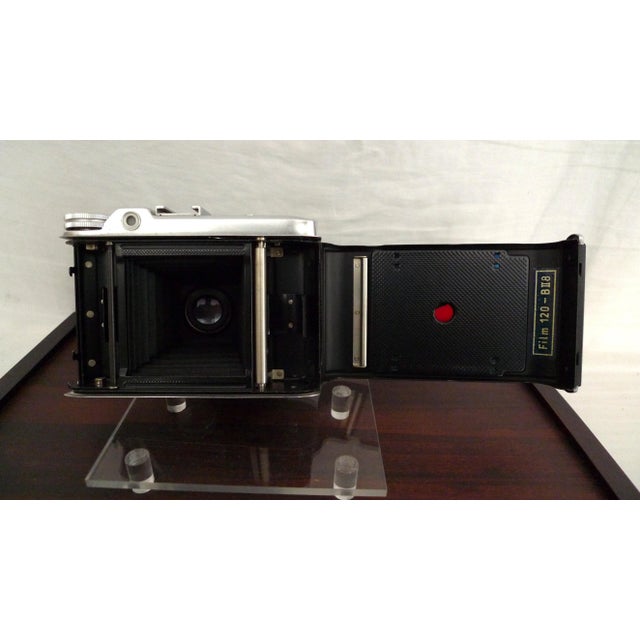 Mid 20th Century Voigtlander Perkeo I Folding Camera in Display Case For Sale In San Francisco - Image 6 of 9