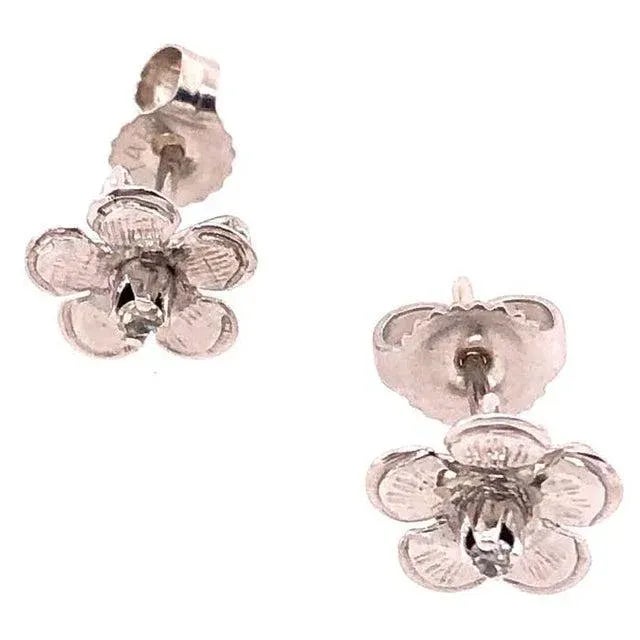 14 Karat White Gold Flower Stud Earrings With Round Diamond For Sale In New York - Image 6 of 10