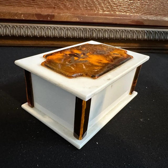 1970s Modern White and Fake Tortoise Shell Lucite Rectangular Italian Vanity Box For Sale - Image 9 of 10