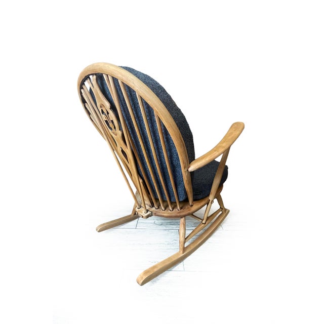 Ercol Mid-Century Modern Elm Wood Rocking Chair from Ercol, 1970s For Sale - Image 4 of 15