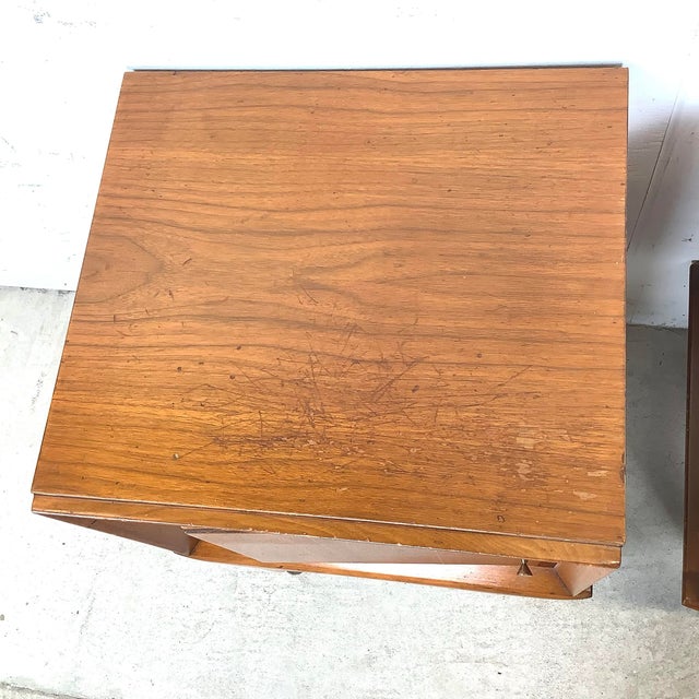 Wood Pair of 1960s Walnut Nightstands — Brass Grid Inlay Doors, Sculptural Arch Base, Vladimir Kagan Style For Sale - Image 7 of 12
