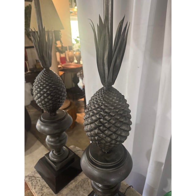Pair of Vintage Metal Pineapple Table Lamps – Ornate Neoclassical Style For Sale - Image 9 of 9