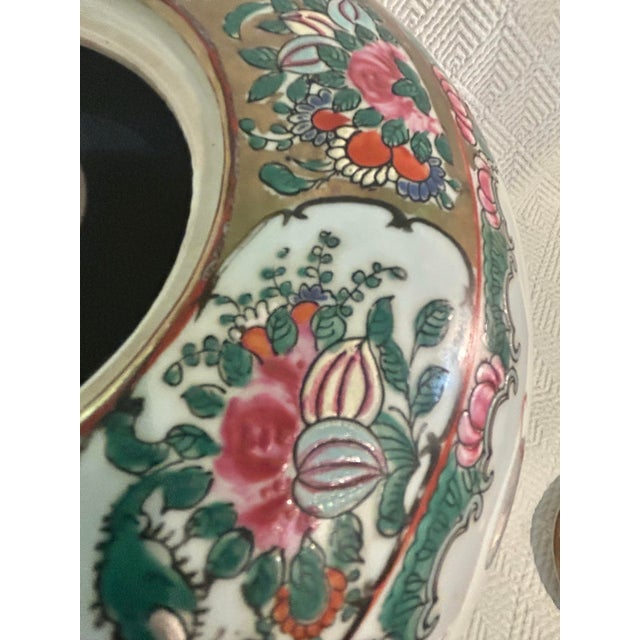 Vintage Chinese Famille Rose Chinoiserie Ginger Jar With Court Scene and Lid, 13.5 Inches - Republic to Mid Century Period For Sale - Image 10 of 13