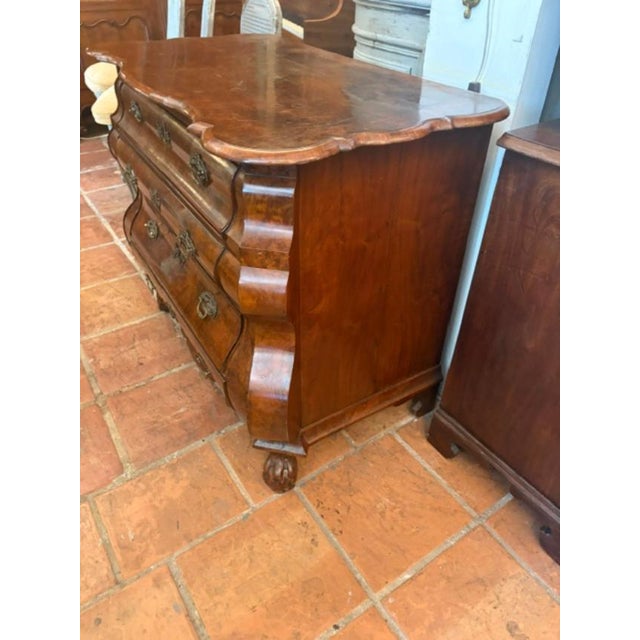 Circa 1760 Dutch Burr Walnut Bombay Chest of Drawers ( Commode ) For Sale - Image 9 of 11