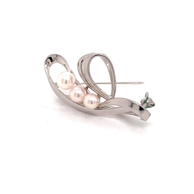 1990s Mikimoto Estate Akoya Pearl Brooch Pin Sterling Silver For Sale - Image 4 of 8