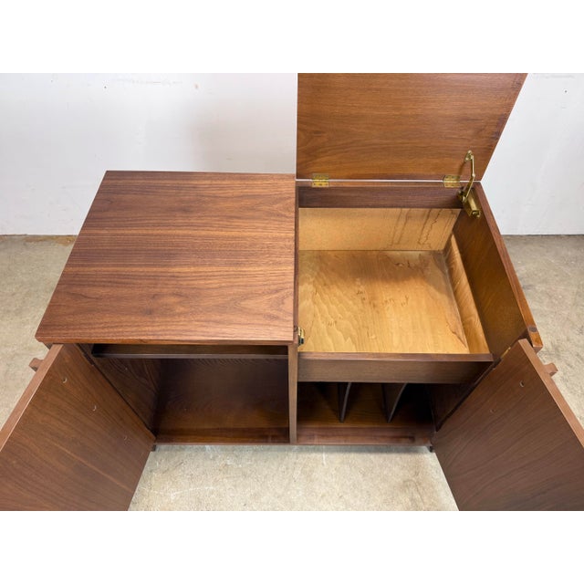 Wood Mid Century Modern Walnut Media / Stereo Cabinet / Credenza For Sale - Image 7 of 12