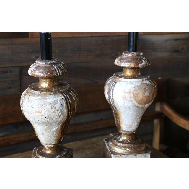 Gold Italian Pair of Carved Wood Gilt Table Lamps With Fluted Urn Bases For Sale - Image 8 of 18
