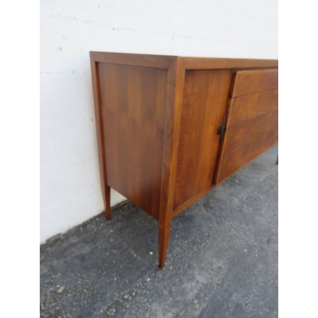 Mid 20th Century Century Mid Century Modern Long Credenza Sideboard Media Console 6299 For Sale - Image 5 of 18