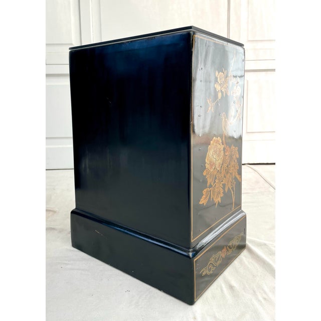 Asian Japanese Black Lacquer Hand-Painted Jewelry Side Table For Sale - Image 11 of 12