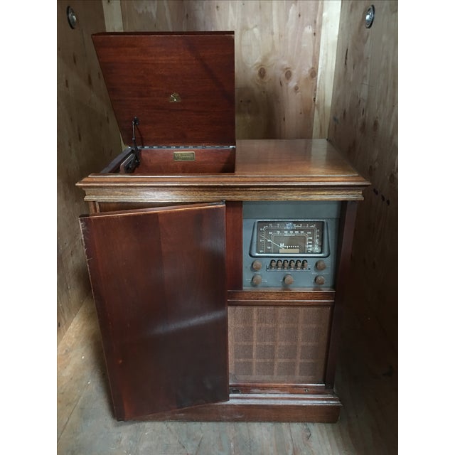 1940s Magnavox Radio And Phonograph Console Chairish