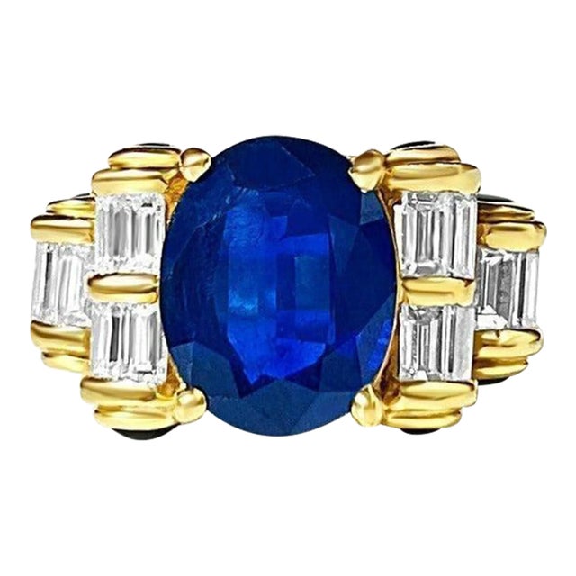 Mid 20th Century Retro Style Chanthaburi Blue Sapphire Ring With Baguette Diamond Sidestones Size 6 For Sale