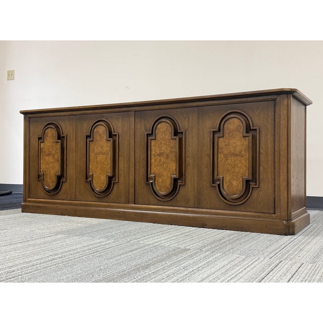 1970s Romweber Neoclassical Credenza ~ Great as Tv Stand For Sale - Image 5 of 9