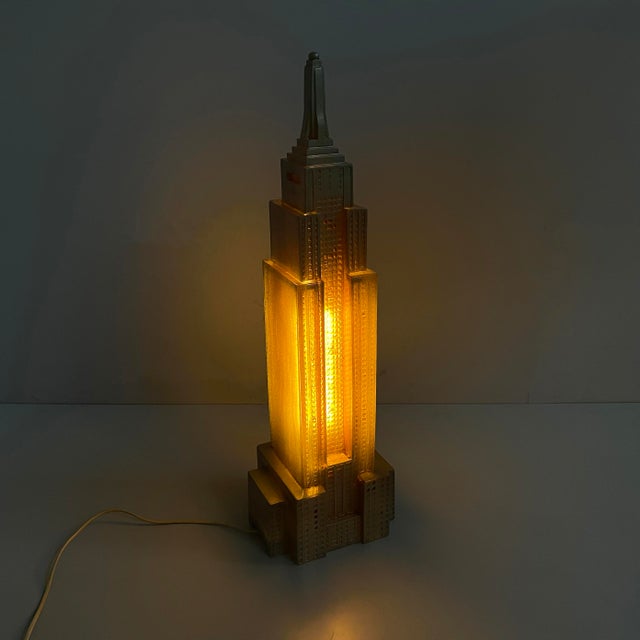 Italian modern skyscraper-shaped table lamp by L'isola che non c'è, 1980s Skyscraper-shaped table lamp, made entirely of...