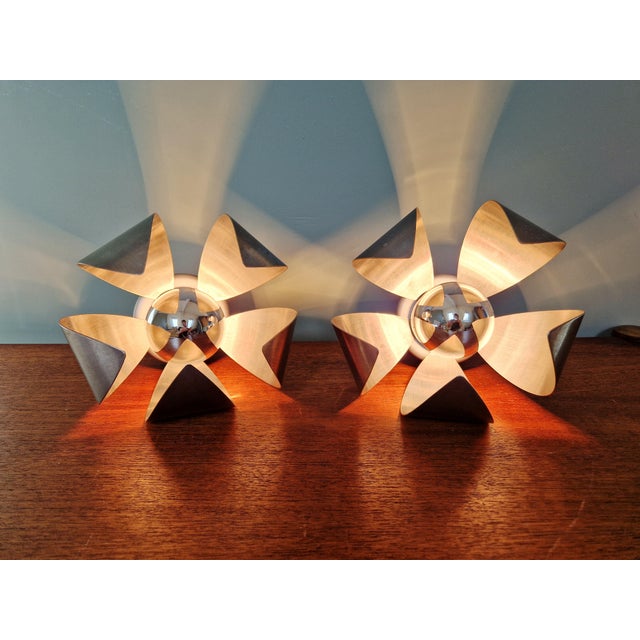Pair of Space Age wall sconces in chrome-plated metal, flower-shaped, 1970s. Each sconce is compatible with an E27 LED...