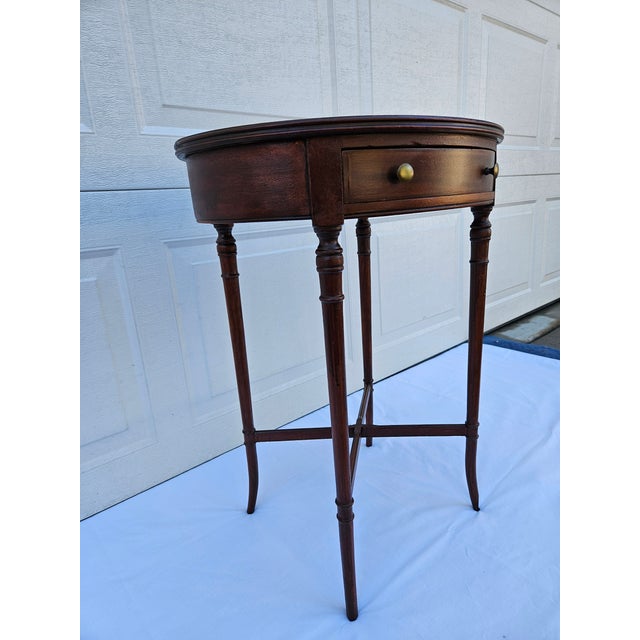 Early 20th Century Georgian Style Oval Mahogany Side Table For Sale - Image 4 of 18