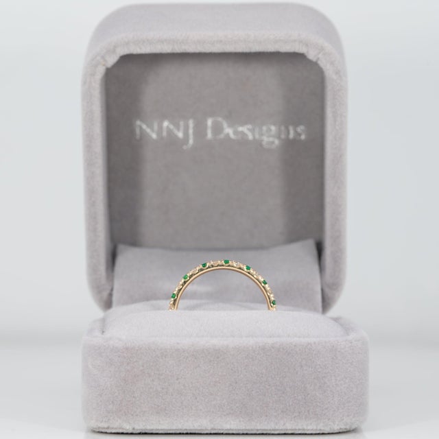 Diamond & Emerald Band Ring in Solid 14k Gold | Elegant Gemstone Wedding Band, Size 6.75 For Sale - Image 4 of 9