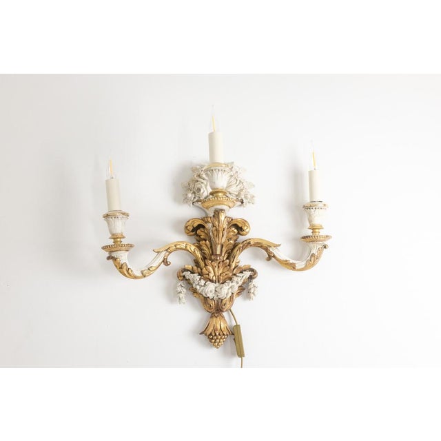 Louis XVI Wall Lights in Gilded and Lacquered Wood, 1900s, Set of 2 For Sale - Image 4 of 18