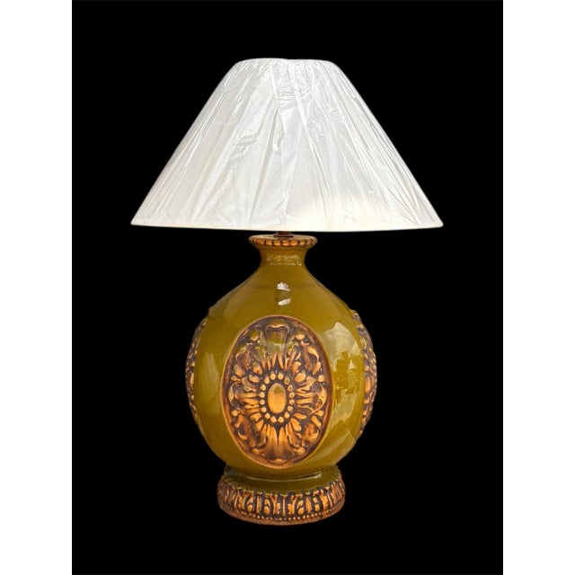 1960s Mid-Century Ceramic Table Lamp With Embossed Floral Medallions For Sale - Image 5 of 7