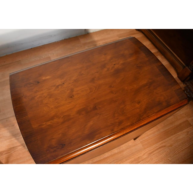 1950s English Hepplewhite Birdseye Maple Banded Walnut Pembroke Drop Leaf Tables For Sale - Image 16 of 18