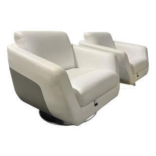 Pair of Zuri Designer Swivel Lounge Chairs – Modern Luxury Seating For Sale