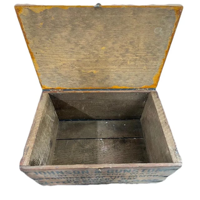 Early 20th century advertising Johnson in Gunston clambox 13.25 x 10.25 x 8.5h