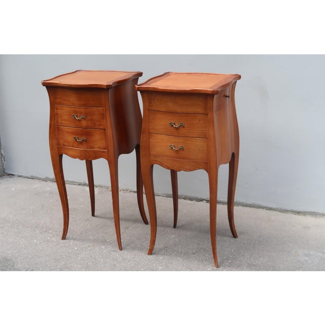 1950s Set of Two French Louis XV Style Nightstands. For Sale In Miami - Image 6 of 13
