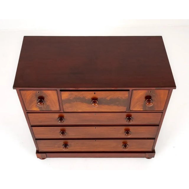 Victorian Chest of Drawers in Mahogany, 1860 For Sale - Image 3 of 9