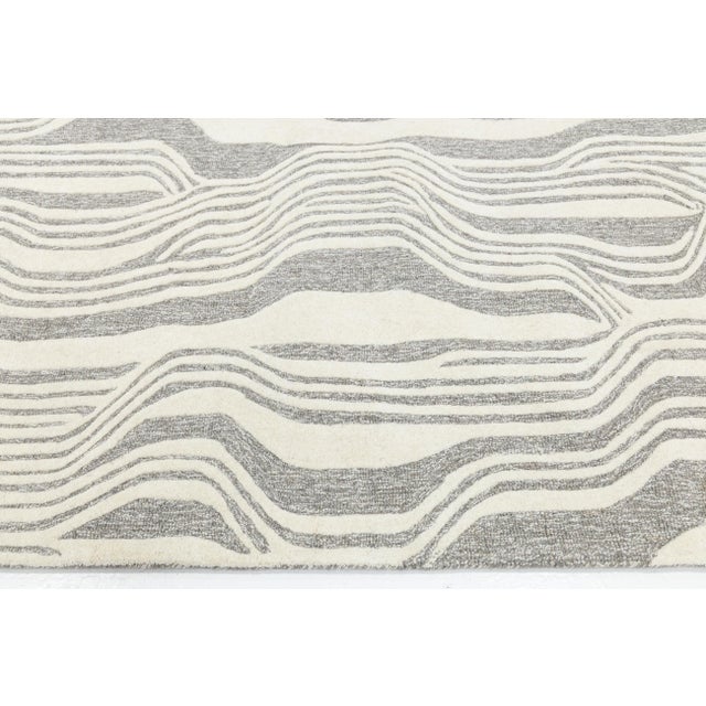 Modern Organic Wave Hand-Tufted Wool Rug – Neutral Ivory & Grey Abstract 8x10 For Sale - Image 10 of 10