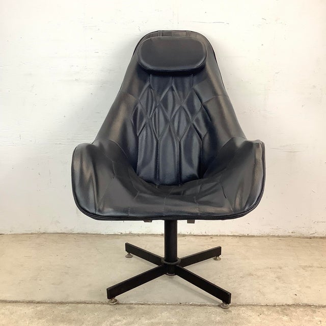 This striking vintage 1970s swivel lounge chair brings retro-modern charm and comfort to your space with its distinctive...