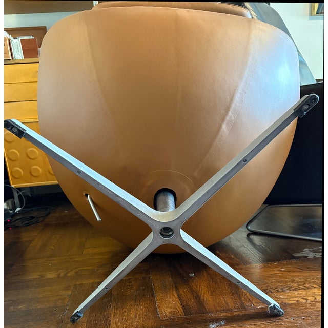 Authentic 2015 Fritz Hansen Lounge Egg Chair by Arne Jacobsen in Leather For Sale - Image 9 of 11
