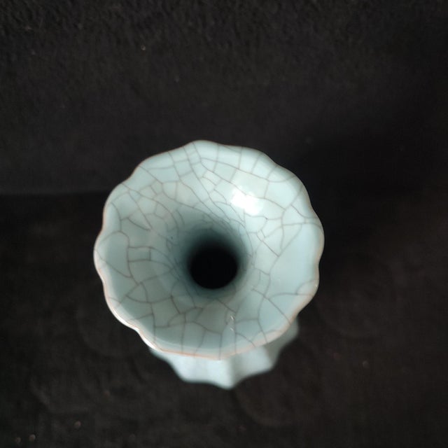 Chinese Ceramic Vase,Guan Ware Crackle Glaze Celadon Porcelain Yuhuchun Vase For Sale - Image 4 of 10