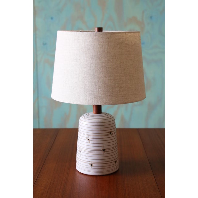 A highly collectable 1960s lamp designed by Jane and Gordon Martz of Marshall Studios in Veedersburg Indiana. These lamps...