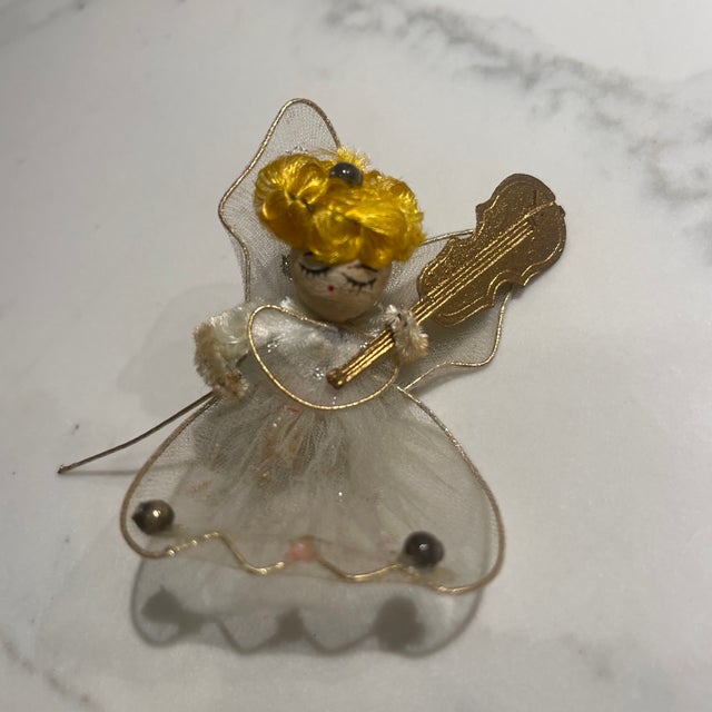 Mid 20th Century Curated Vintage Figural Ornaments & Decorative Curios (Set of 10)| Mid-20th Century Mixed Materials For Sale - Image 5 of 12