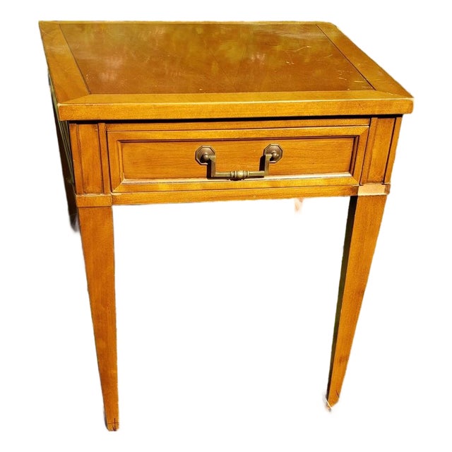 Late 19th Century Hekman Furniture Mid-Century Modern Wedge Wood Side Table With Single Drawer For Sale