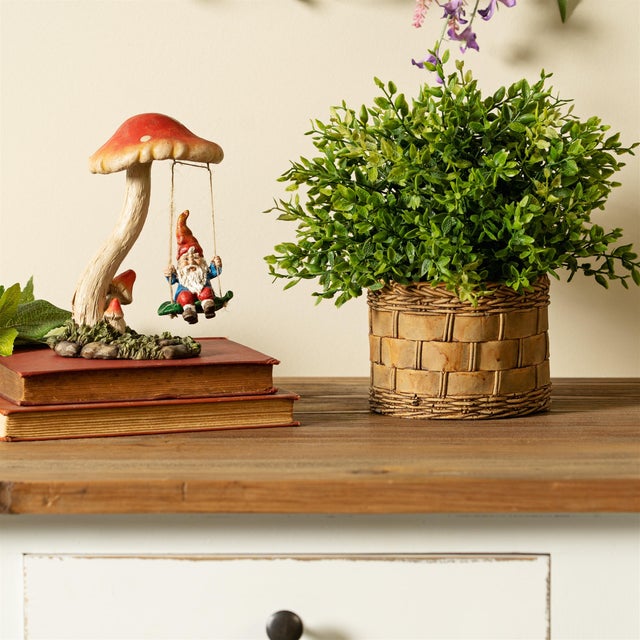 Elevate your home decor with the vibrant, natural touch of the Spring Mini Leaf Half Orb Set. This collection showcases...