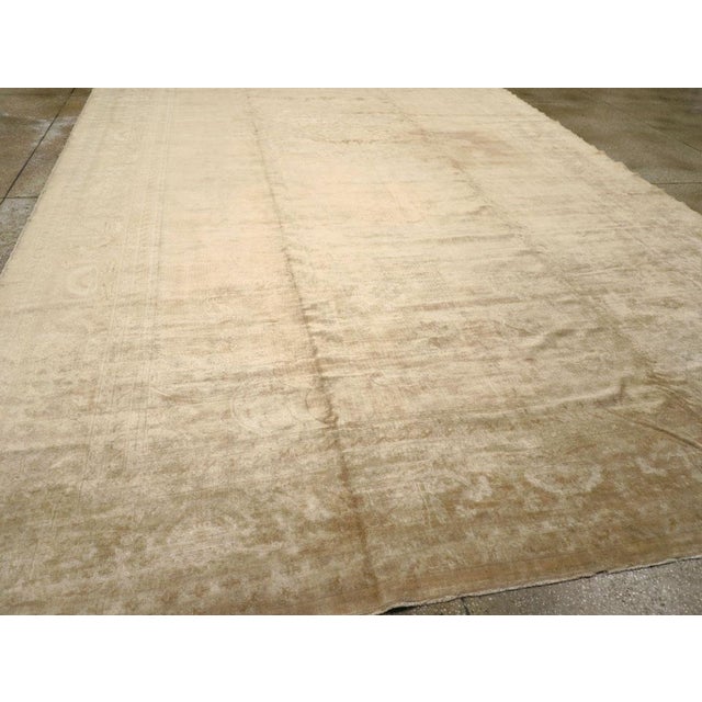 Galerie Shabab Collection Early 20th Century Turkish Oushak Oversize Carpet For Sale In New York - Image 6 of 8
