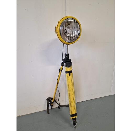 English Floor Lamp in Metal, 1960s For Sale - Image 10 of 12