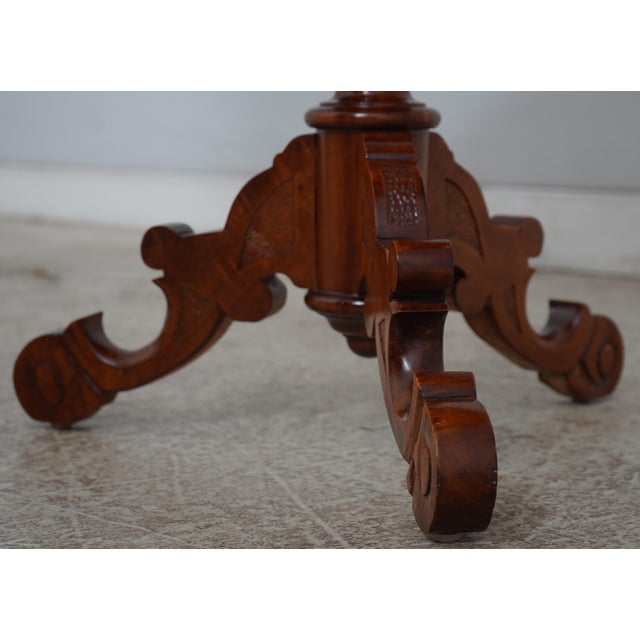 Vintage Italian Inlaid Walnut Round Lamp Table For Sale In Philadelphia - Image 6 of 14