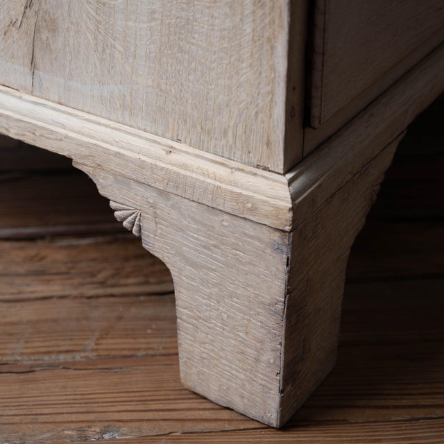 Georgian Oak Chest With Brushing Slide, c.1740 For Sale - Image 9 of 18