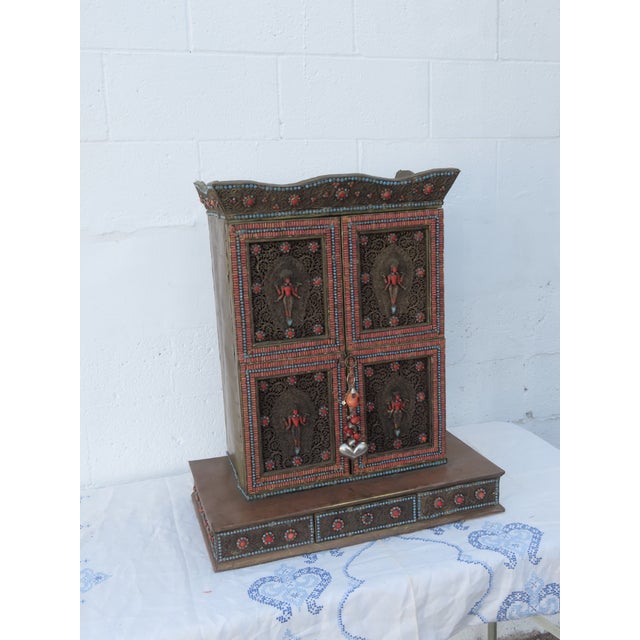 Nepalese Shrine Temple Prayer Cabinet Gilt Coral Turquoise Figural Altar 4491b For Sale - Image 16 of 18