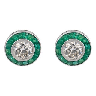Mid 20th Century Pair of Art Deco Inspired Diamond Emerald Target 18k White Gold Stud Earrings For Sale