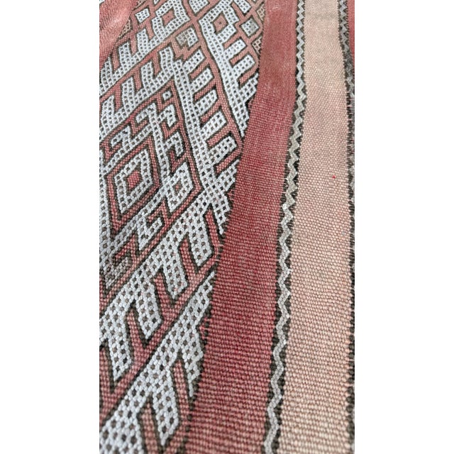 Textile 1980s Moroccan Kilim Vintage Rug - 4'11" X 9'0" Ft For Sale - Image 7 of 9