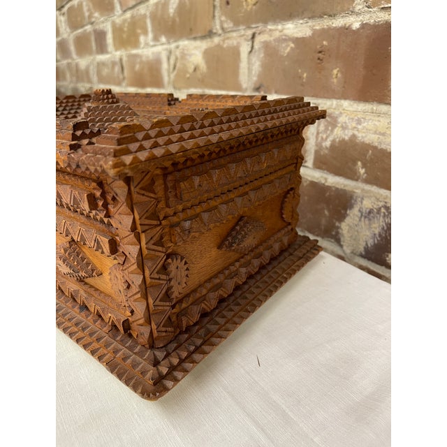 Antique Early 20th Century Layered Tramp Art Folk Art Box With Floral Liner For Sale In Atlanta - Image 6 of 8