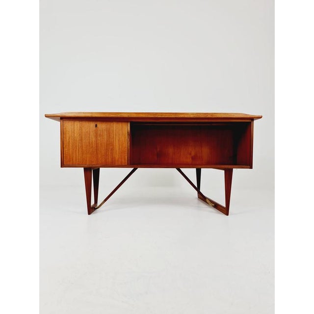 Danish Teak Desk Model Executive Desk Boomerang by Peter Lovig Nielsen for Hedensted, 1960s For Sale - Image 6 of 18