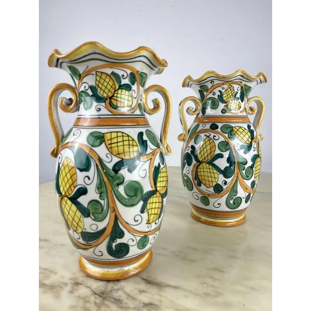 Pair of ceramic amphorae of Caltagirone, painted and handmade, 80s Purchased by my grandparents, they are 31 cm high. Hand...