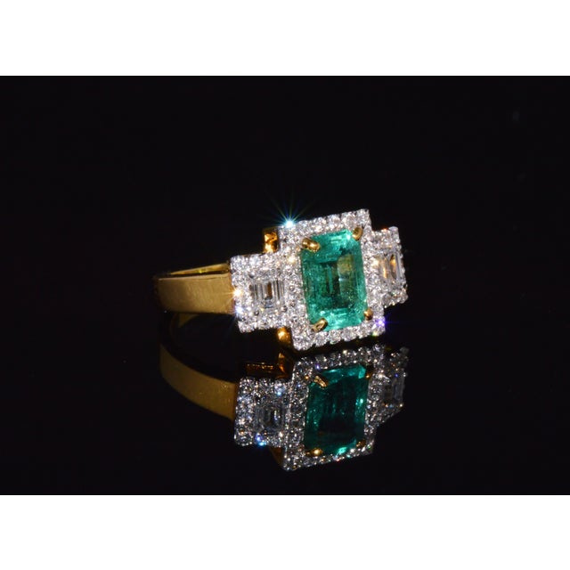 Certified Natural 2.14cts Emerald vs F Diamond 18k Solid Gold Three Stone Halo Ring, Size 6.5 For Sale - Image 9 of 14